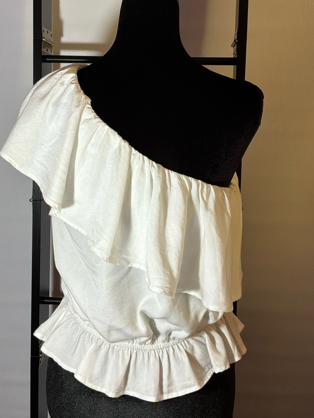 🌙✨Japna White One-Shoulder Ruffle Top - Picture 5 of 14